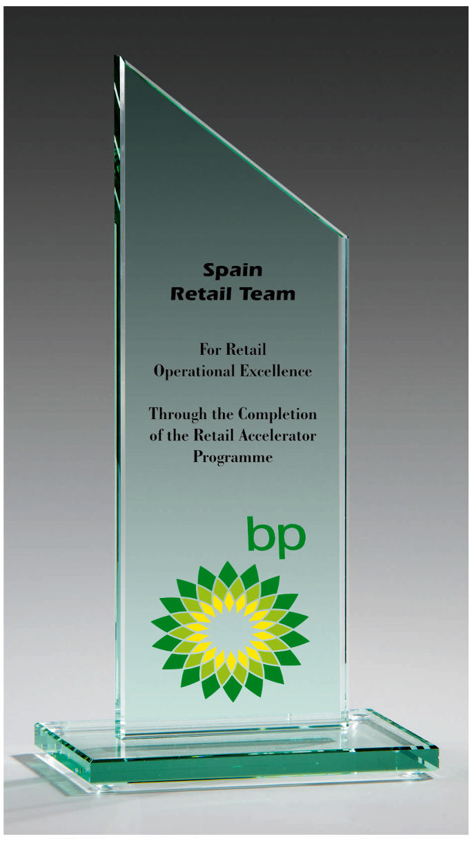 Glaspokale mit Gravur, Glastroph&auml;en, Glasawards, 3D Foto Glasgravur, Pokale:  Glaspokal Dubai-green