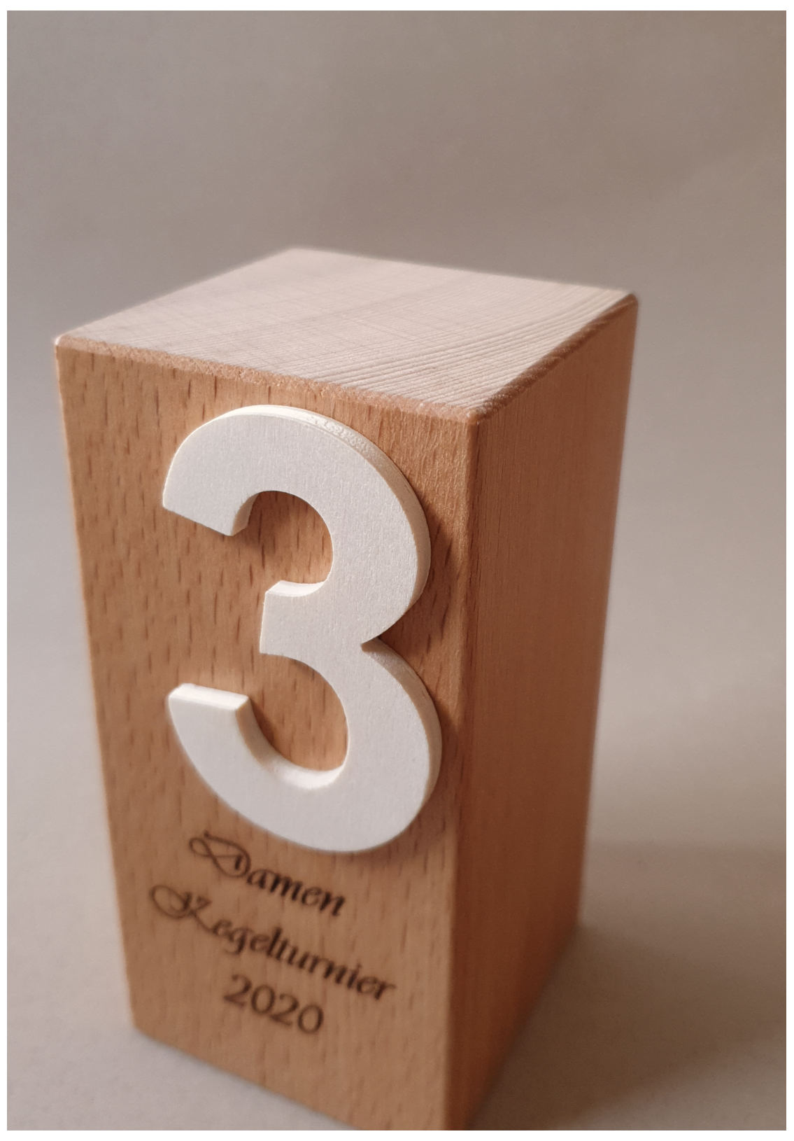 Timber-Pure Holztrophäe mit Ziffer 3 Timber-Pure Holztrophäe mit Ziffer 3