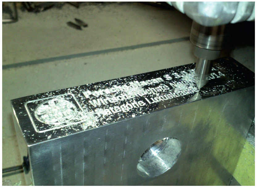 Sonderanfertigung Metalltrophäe ÖAMTC Marcus Award, Gravur Sonderanfertigung Metalltrophäe ÖAMTC Marcus Award, Gravur